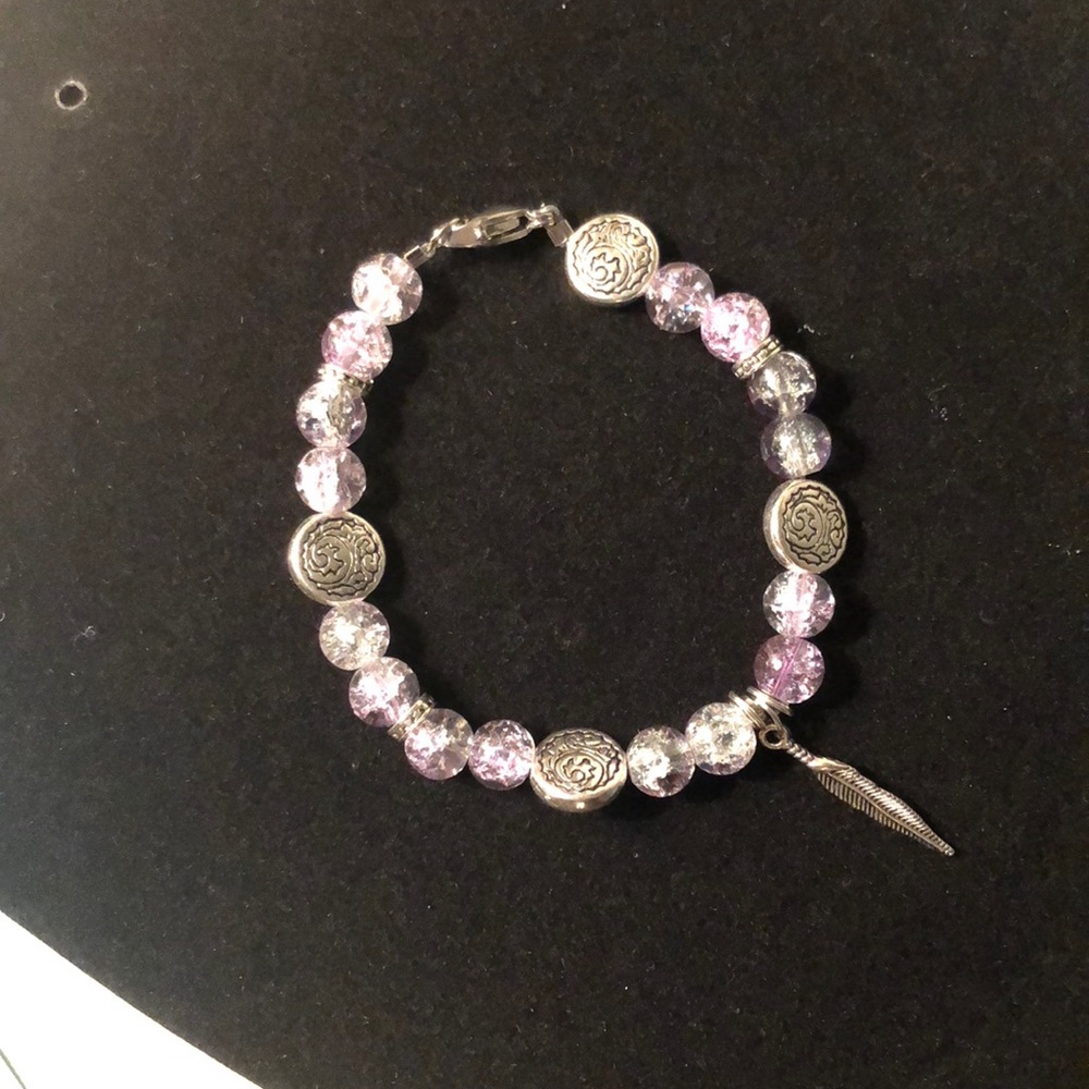 🌸Handmade Bracelet w/ feather charm